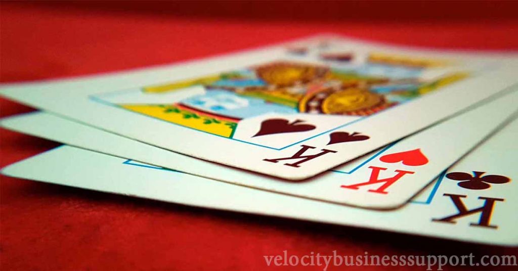 กฎที่ต้องทราบ Texas Hold'em เป็นรูปแบบโป๊กเกอร์ที่มีชื่อเสียงมาก หากคุณเป็นมือใหม่ในเกมโป๊กเกอร์ คุณต้องเริ่มเล่นเกม